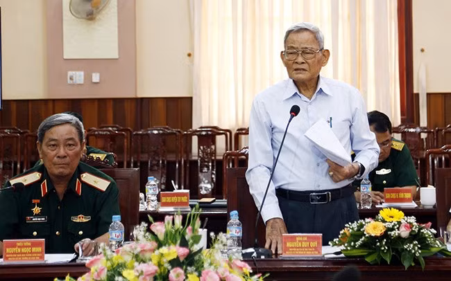 Nguyên Quyền Bí thư Tỉnh ủy Nguyễn Duy Quý phát biểu đóng góp ý kiến. Ảnh: H.P