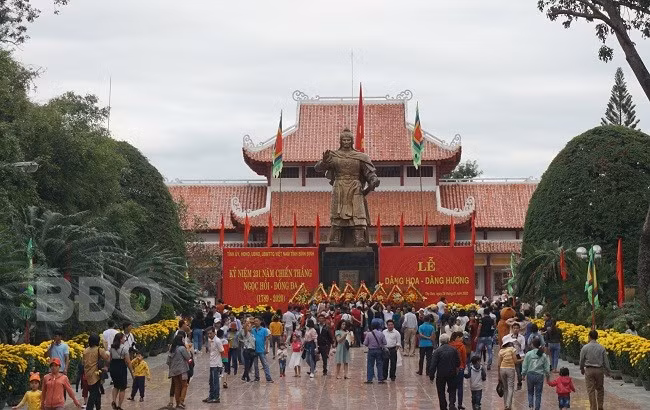 Du khách thăm Bảo tàng Quang Trung dịp Lễ hội Ngọc Hồi - Đống Đa. Ảnh: THẢO KHUY