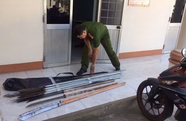 Thông qua công tác cơ sở, lực lượng CA đã thu giữ nhiều vũ khí nguy hiểm và kịp thời ngăn chặn những vụ việc đánh nhau.