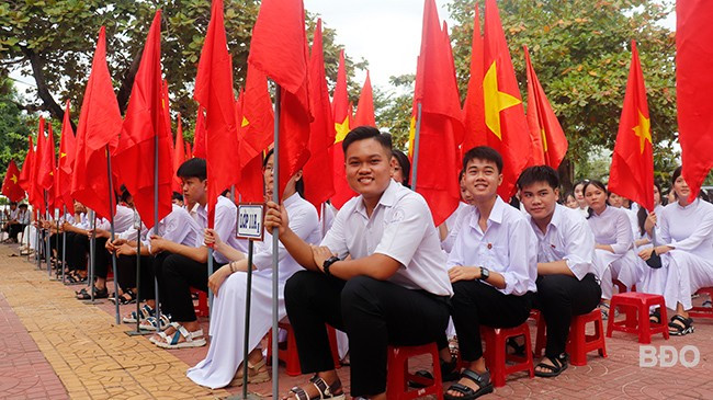 Học sinh Trường THPT Số 2 Phù Cát dự lễ khai giảng. Ảnh: M.H Học sinh Trường THPT Số 2 Phù Cát dự lễ khai giảng. Ảnh: M.H