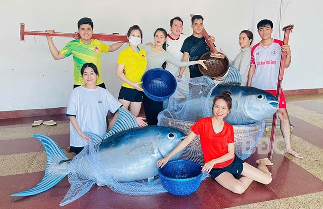 Hình ảnh cá ngừ đại dương xuất hiện ấn tượng trong một tiết mục múa. Ảnh: NVCC Hình ảnh cá ngừ đại dương xuất hiện ấn tượng trong một tiết mục múa. Ảnh: NVCC