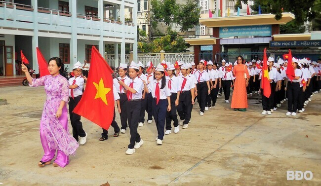 Học sinh khối lớp 6 Trường THCS Quang Trung hân hoan bước vào năm học mới 2024 - 2025. Ảnh: V.L Học sinh khối lớp 6 Trường THCS Quang Trung hân hoan bước vào năm học mới 2024 - 2025. Ảnh: V.L