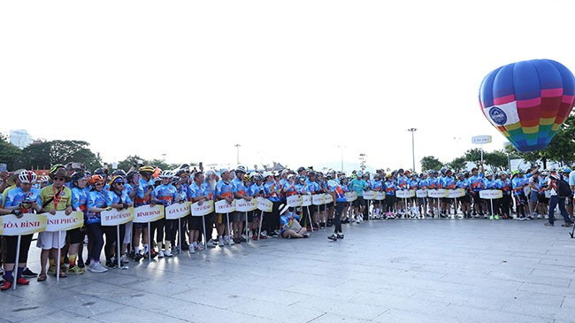 Các đơn vị tham gia Ngày hội. Ảnh: H.V