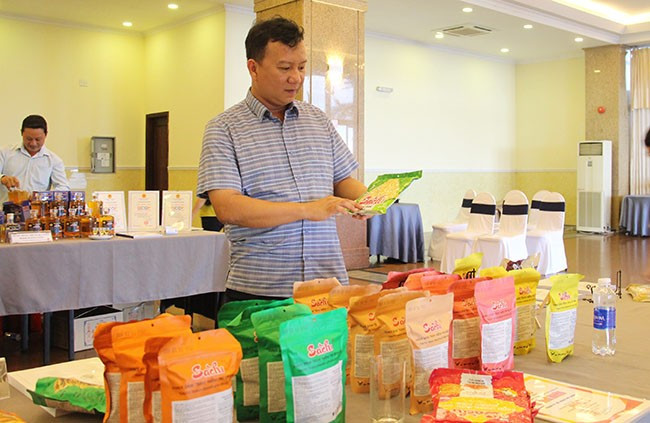 13 sản phẩm bánh tráng và snack của Công ty CP IPP Sachi (TX Hoài Nhơn) được đề nghị cấp chứng nhận OCOP 4 sao. Ảnh: TRỌNG LỢI 13 sản phẩm bánh tráng và snack của Công ty CP IPP Sachi (TX Hoài Nhơn) được đề nghị cấp chứng nhận OCOP 4 sao. Ảnh: TRỌNG LỢI