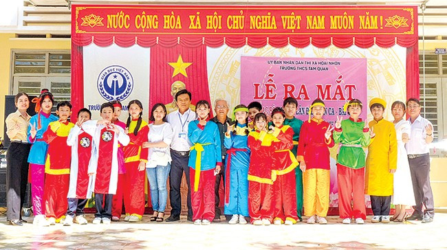 CLB Em yêu làn điệu dân ca, bài chòi Trường THCS Tam Quan ra đời là nơi ươm mầm tài năng dân ca, bài chòi trong lớp trẻ. Ảnh: NGỌC NHUẬN