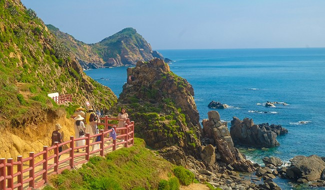 “Thiên đường biển” Quy Nhơn - Bình Định hấp dẫn du khách đến trải nghiệm mùa hè. Ảnh: ĐOAN NGỌC