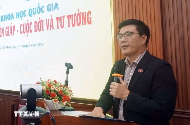PGS.TS Lưu Văn Quyết, Phó Hiệu trưởng Trường Đại học Khoa học Xã hội và Nhân văn - Đại học Quốc gia TP Hồ Chí Minh, phát biểu khai mạc Hội thảo. (Ảnh: Thu Hoài/TTXVN)