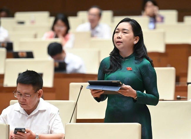 ĐB Lý Tiết Hạnh đề nghị cần có chính sách hỗ trợ phù hợp để khu vực kinh tế tư nhân lớn mạnh, đóng góp lớn vào nền kinh tế của đất nước trong thời gian đến. Ảnh: Đoàn ĐBQH tỉnh ĐB Lý Tiết Hạnh đề nghị cần có chính sách hỗ trợ phù hợp để khu vực kinh tế tư nhân lớn mạnh, đóng góp lớn vào nền kinh tế của đất nước trong thời gian đến. Ảnh: Đoàn ĐBQH tỉnh