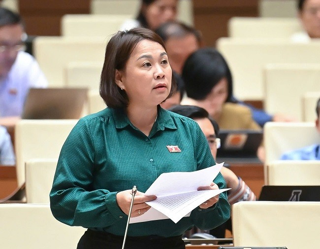 ĐB Nguyễn Thị Thu Thủy bày tỏ sự quan tâm đến vấn đề hỗ trợ cho người điều trị hiếm muộn, vô sinh. Ảnh: Đoàn ĐBQH tỉnh ĐB Nguyễn Thị Thu Thủy bày tỏ sự quan tâm đến vấn đề hỗ trợ cho người điều trị hiếm muộn, vô sinh. Ảnh: Đoàn ĐBQH tỉnh