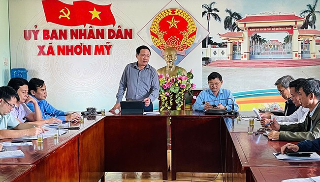 Chủ tịch UBND tỉnh Phạm Anh Tuấn chỉ đạo tại cuộc họp về kiểm tra, triển khai Dự án tại UBND xã Nhơn Mỹ (TX An Nhơn). Ảnh: HẢI YẾN Chủ tịch UBND tỉnh Phạm Anh Tuấn chỉ đạo tại cuộc họp về kiểm tra, triển khai Dự án tại UBND xã Nhơn Mỹ (TX An Nhơn). Ảnh: HẢI YẾN