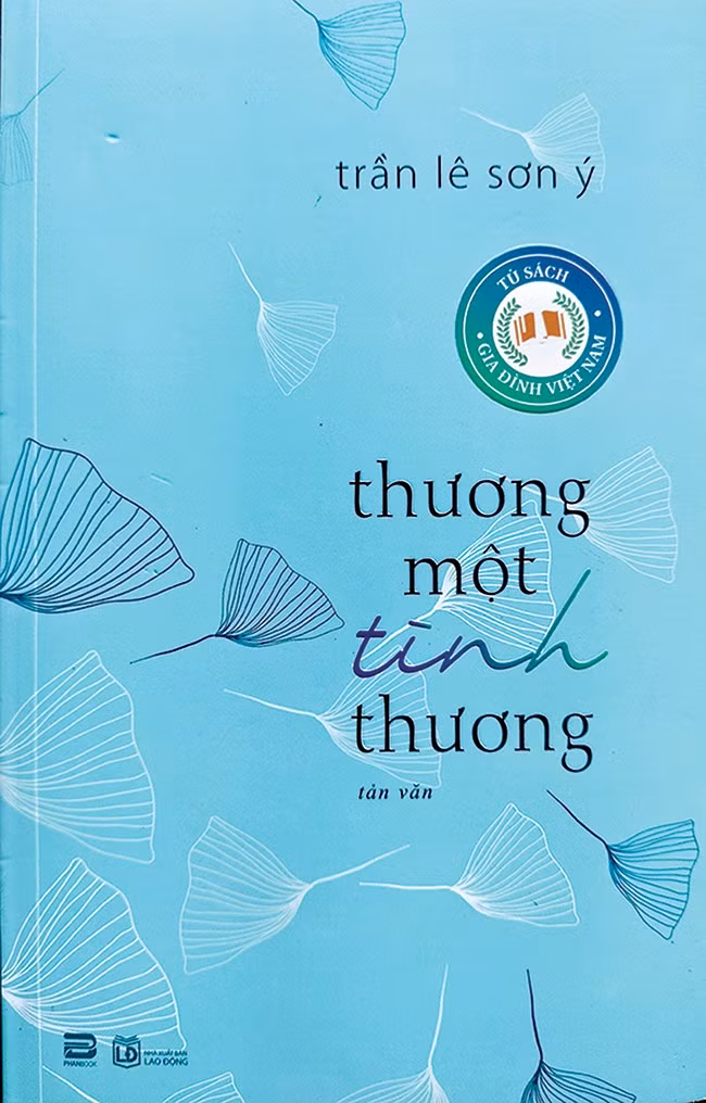 Thương một tình thương là tập tản văn thứ 2 của Trần Lê Sơn Ý. Ảnh: NGÔ PHONG