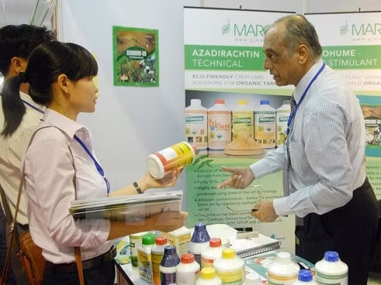 Ảnh minh họa: Khách hàng tham quan gian hàng tại Triển lãm Quốc tế và Hội Thảo chuyên ngành Nông nghiệp lần thứ nhất tại Việt Nam. (Nguồn: Mạnh Linh/TTXVN) Ảnh minh họa: Khách hàng tham quan gian hàng tại Triển lãm Quốc tế và Hội Thảo chuyên ngành Nông nghiệp lần thứ nhất tại Việt Nam. (Nguồn: Mạnh Linh/TTXVN)