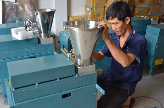 Máy làm nhang tự động của Công ty Hải Lan. Ảnh: H.L