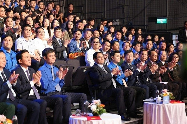 Thủ tướng Phạm Minh Chính dự Lễ tuyên dương, trao giải thưởng Gương mặt trẻ Việt Nam tiêu biểu năm 2024. Ảnh: VGP/Nhật Bắc