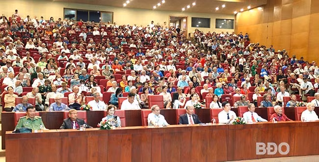 Đông đảo đại biểu dự buổi gặp mặt. Ảnh: H.THU