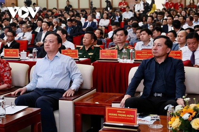 Các đại biểu dự lễ phát động.