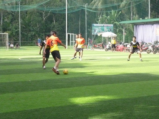 Một sân bóng đá mini ở xã Hoài Đức, huyện Hoài Nhơn. Một sân bóng đá mini ở xã Hoài Đức, huyện Hoài Nhơn.