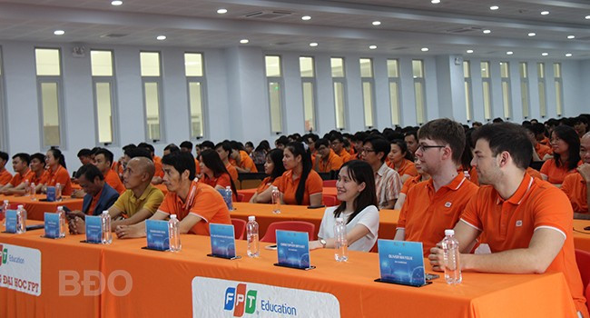 Quang cảnh đại biểu, sinh viên tham dự Lễ công bố hợp tác đào tạo giữa Trường Đại học FPT Quy Nhơn và Công ty FPT Software Quy Nhơn. Ảnh: AN Quang cảnh đại biểu, sinh viên tham dự Lễ công bố hợp tác đào tạo giữa Trường Đại học FPT Quy Nhơn và Công ty FPT Software Quy Nhơn. Ảnh: AN