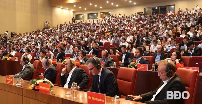 Các đại biểu dự hội nghị.