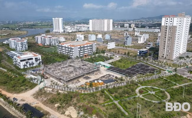 Từ chỗ là một phường ngoại ô với nhiều khó khăn, nay diện mạo phường Nhơn Bình đã có nhiều đổi thay với những khu đô thị hiện đại. Ảnh: NGUYỄN MINH THỌ