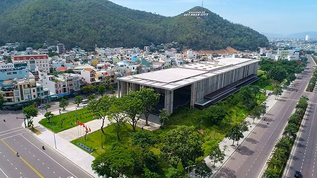 Quang cảnh Trung tâm Hội nghị tỉnh. Ảnh: DŨNG NHÂN Quang cảnh Trung tâm Hội nghị tỉnh. Ảnh: DŨNG NHÂN
