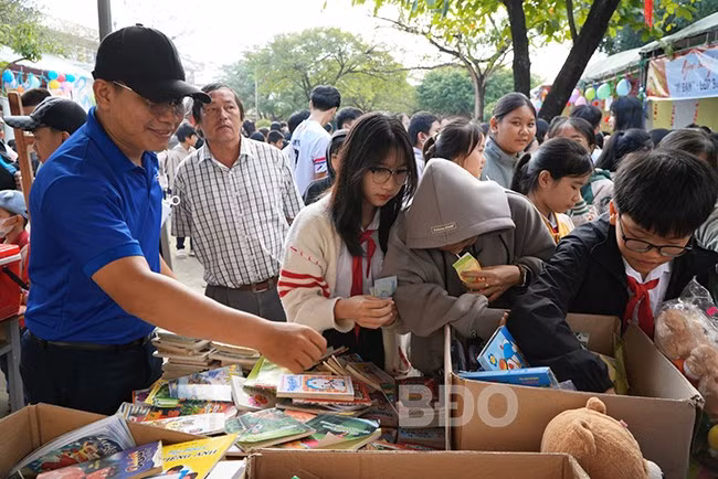 Học sinh tham gia sôi nổi các hoạt động tại ngày hội. Ảnh: M.Miên