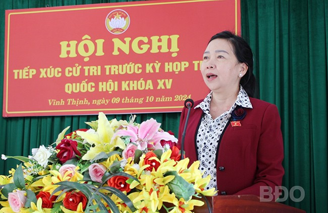 Phó Trưởng đoàn ĐBQH tỉnh Lý Tiết Hạnh báo cáo cử tri về dự kiến nội dung chương trình kỳ họp thứ 8, Quốc hội khóa XV. Ảnh: N.HÂN Phó Trưởng đoàn ĐBQH tỉnh Lý Tiết Hạnh báo cáo cử tri về dự kiến nội dung chương trình kỳ họp thứ 8, Quốc hội khóa XV. Ảnh: N.HÂN