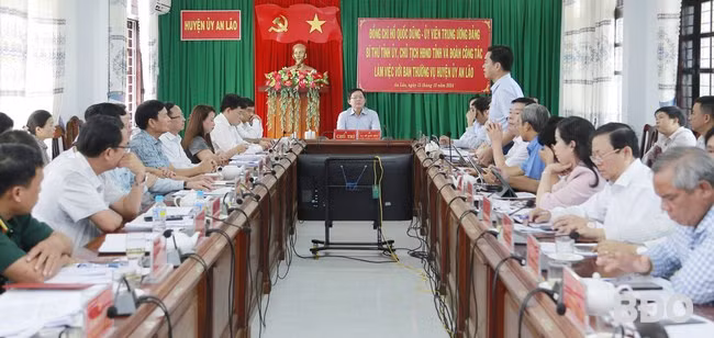 Quang cảnh buổi làm việc.