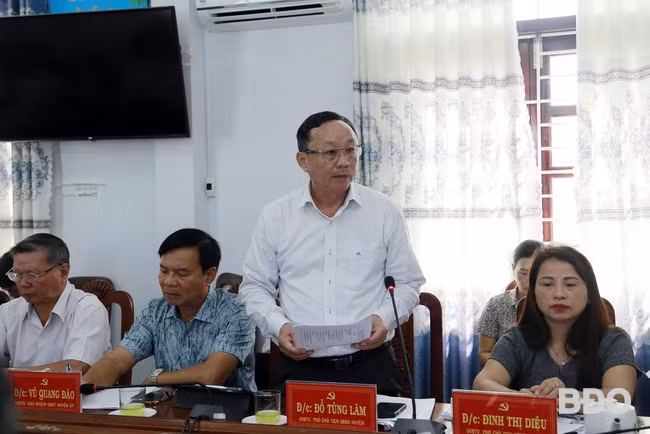 Phó Chủ tịch Thường trực UBND huyện An Lão Đỗ Tùng Lâm thông tin thêm về tình hình phát triển KT-XH của huyện.