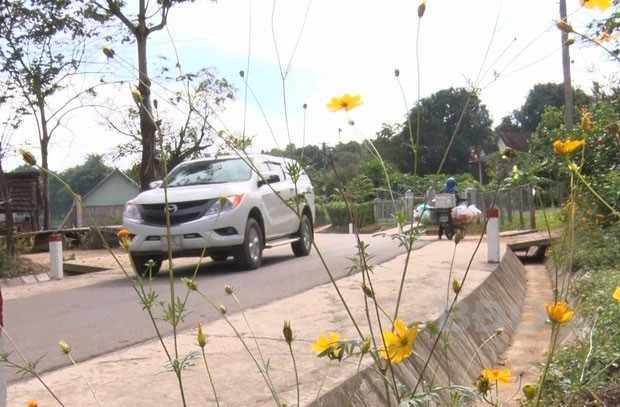 Một đoạn tuyến đường ĐH 43 ở làng 6, xã Vĩnh Thuận, huyện Vĩnh Thạnh được đầu tư từ Dự án LRAMP.