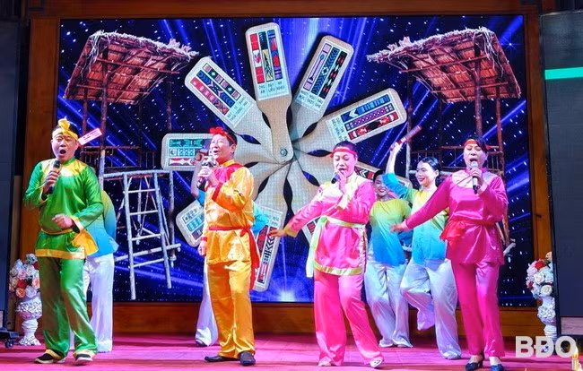 Biểu diễn bài chòi Bình Định.