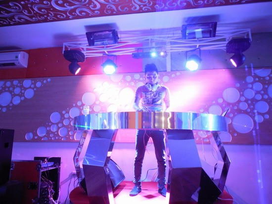 Quán cà phê Suối Đá (07 Lê Duẩn) mới khai trương phục vụ nhạc DJ. Quán cà phê Suối Đá (07 Lê Duẩn) mới khai trương phục vụ nhạc DJ.