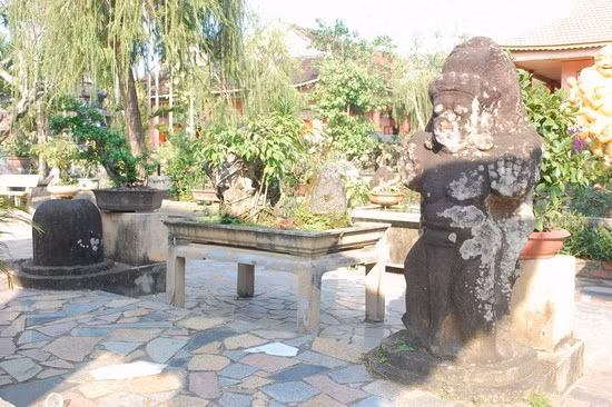 Di vật Chăm tại chùa Thiên Phước