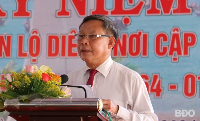 Bí thư Thị ủy Hoài Nhơn Phạm Trương đọc diễn văn về truyền thống lịch sử hào hùng của di tích. Ảnh: H.THU Bí thư Thị ủy Hoài Nhơn Phạm Trương đọc diễn văn về truyền thống lịch sử hào hùng của di tích. Ảnh: H.THU