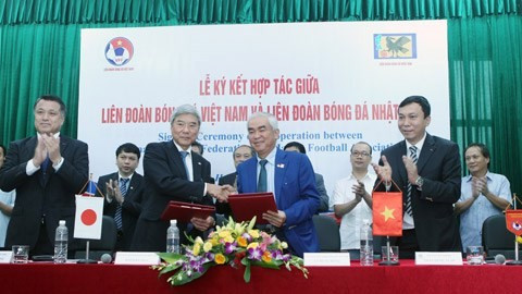 VFF và JFA đã chính thức kí thỏa thuận hợp tác toàn diện - Ảnh: Đức Cường