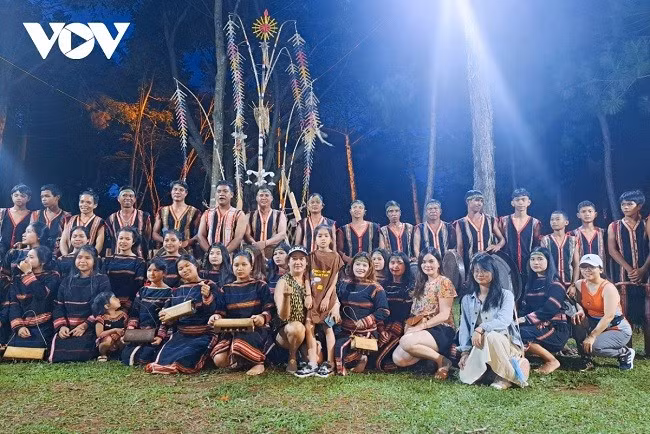 "Cồng chiêng cuối tuần" là trải nghiệm thú vị cho du khách. Ảnh: Nguyễn Thảo