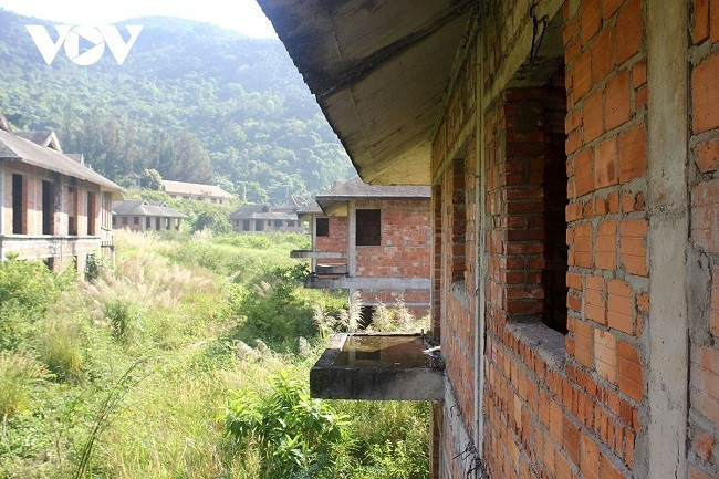 Một góc bán đảo Sơn Trà nhìn từ các dự án bỏ hoang. Một góc bán đảo Sơn Trà nhìn từ các dự án bỏ hoang.