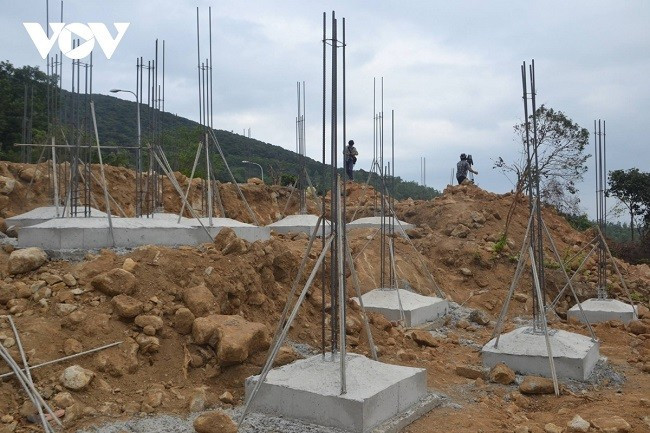 Một dự án sai phạm trên bán đảo Sơn Trà đã tạm dừng. Một dự án sai phạm trên bán đảo Sơn Trà đã tạm dừng.