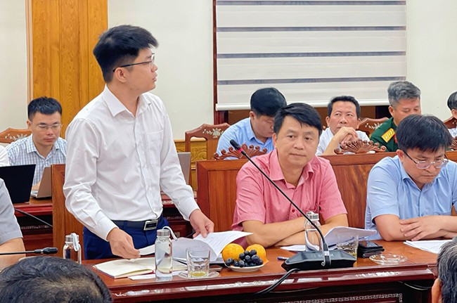 Đại diện nhà thầu Công ty CP Tập đoàn Đèo cả trình bày khó khăn vướng mắc. Ảnh: HẢI YẾN Đại diện nhà thầu Công ty CP Tập đoàn Đèo cả trình bày khó khăn vướng mắc. Ảnh: HẢI YẾN