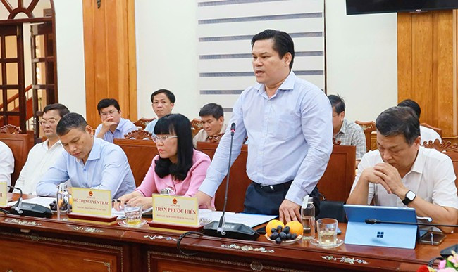 Phó Chủ tịch UBND tỉnh Quảng Ngãi Trần Phước Hiền nêu những vướng mắc của các dự án. Ảnh: HẢI YẾN Phó Chủ tịch UBND tỉnh Quảng Ngãi Trần Phước Hiền nêu những vướng mắc của các dự án. Ảnh: HẢI YẾN