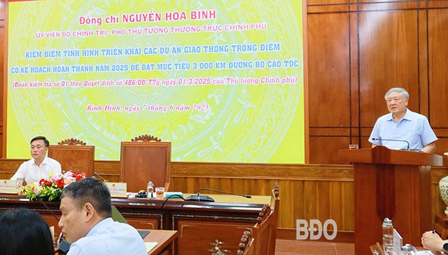 Phó Thủ tướng Thường trực Chính phủ Nguyễn Hòa Bình phát biểu kết luận buổi làm việc. Ảnh: HẢI YẾN Phó Thủ tướng Thường trực Chính phủ Nguyễn Hòa Bình phát biểu kết luận buổi làm việc. Ảnh: HẢI YẾN