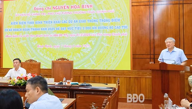 Phó Thủ tướng Thường trực Chính phủ Nguyễn Hòa Bình phát biểu kết luận buổi làm việc. Ảnh: HẢI YẾN Phó Thủ tướng Thường trực Chính phủ Nguyễn Hòa Bình phát biểu kết luận buổi làm việc. Ảnh: HẢI YẾN