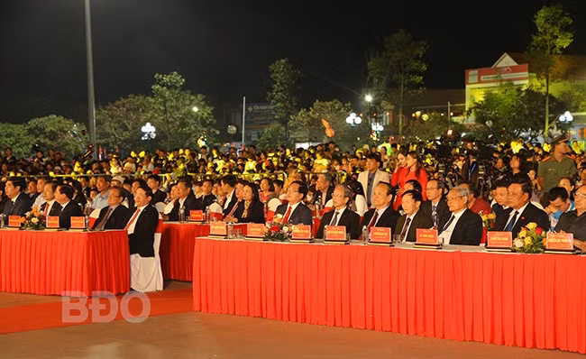 Đại biểu tham dự chương trình.