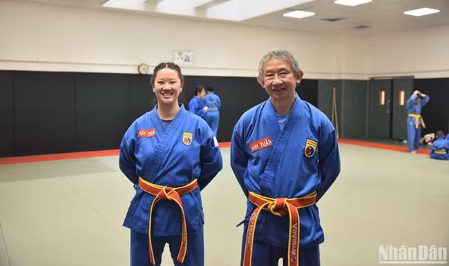 Thủy Tiên và cha. Thủy Tiên và cha.