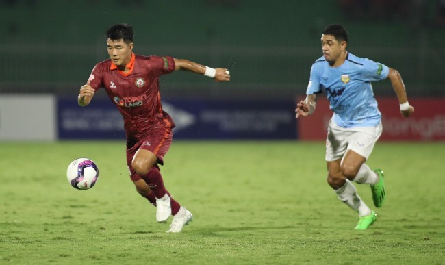 Tiền đạo Hà Đức Chinh (bên trái) tiếp tục được gọi tập trung đội tuyển quốc gia. Ảnh: HOÀNG QUÂN