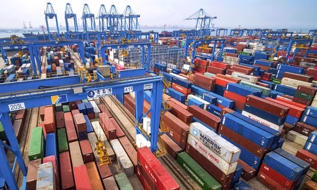 IMF đã hạ dự báo tăng trưởng kinh tế Trung Quốc xuống còn 6,2% trong năm nay. (Ảnh: AP)