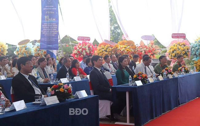 Quang cảnh buổi lễ. Ảnh: HỒ ĐIỂM Quang cảnh buổi lễ. Ảnh: HỒ ĐIỂM