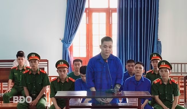 Các bị cáo tại tòa. Các bị cáo tại tòa.