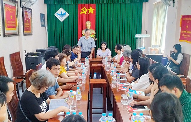 Buổi giao lưu, gặp mặt giữa các văn nghệ sĩ Hội VNHT tỉnh Bình Định và Gia Lai. Ảnh: PHI NGUYỄN Buổi giao lưu, gặp mặt giữa các văn nghệ sĩ Hội VNHT tỉnh Bình Định và Gia Lai. Ảnh: PHI NGUYỄN
