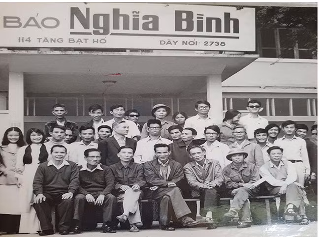 Báo Nghĩa Bình tổ chức Hội nghị Cộng tác viên năm 1976. Báo Nghĩa Bình tổ chức Hội nghị Cộng tác viên năm 1976.